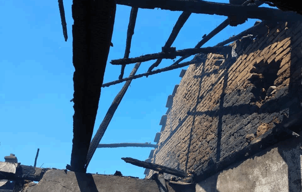 U Orahovcu Izgorela srpska kuća, sumnja se da je požar podmetnut (FOTO)